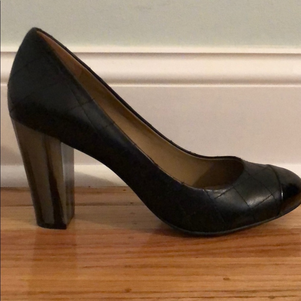 ANN TAYLOR Black Leather Round-Toe Heels
